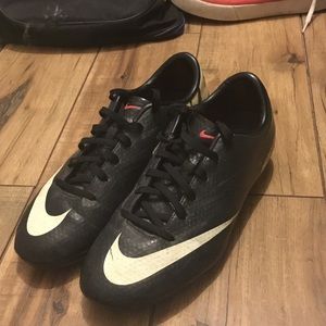 *GREAT CONDITION* Nike Soccer Cleats GirlsSize:4.5