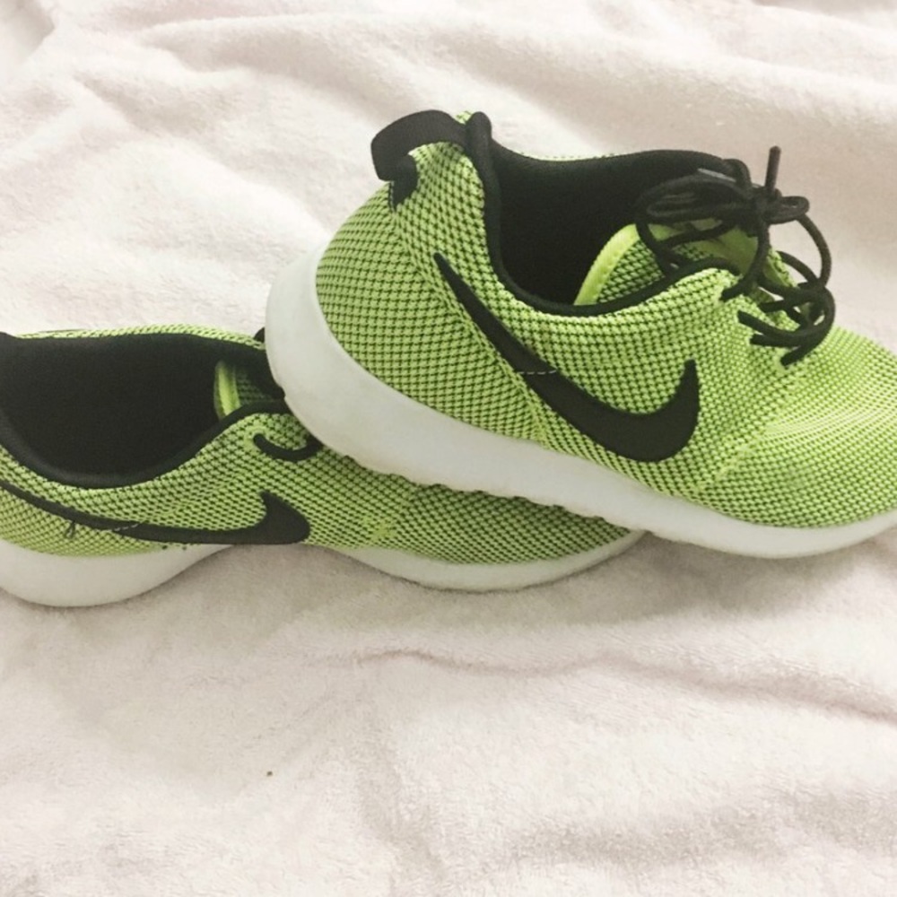 Neon green 💕 #Nike