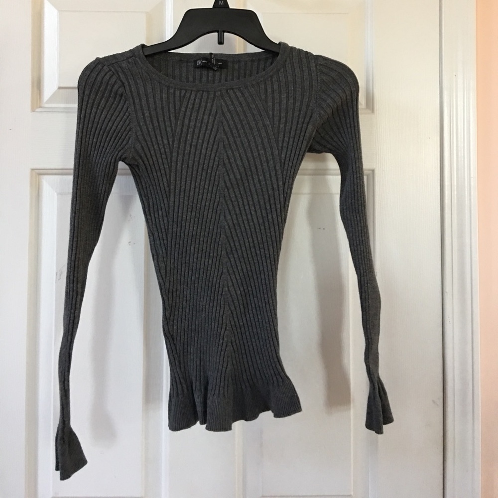 Grey knit sweater - size small