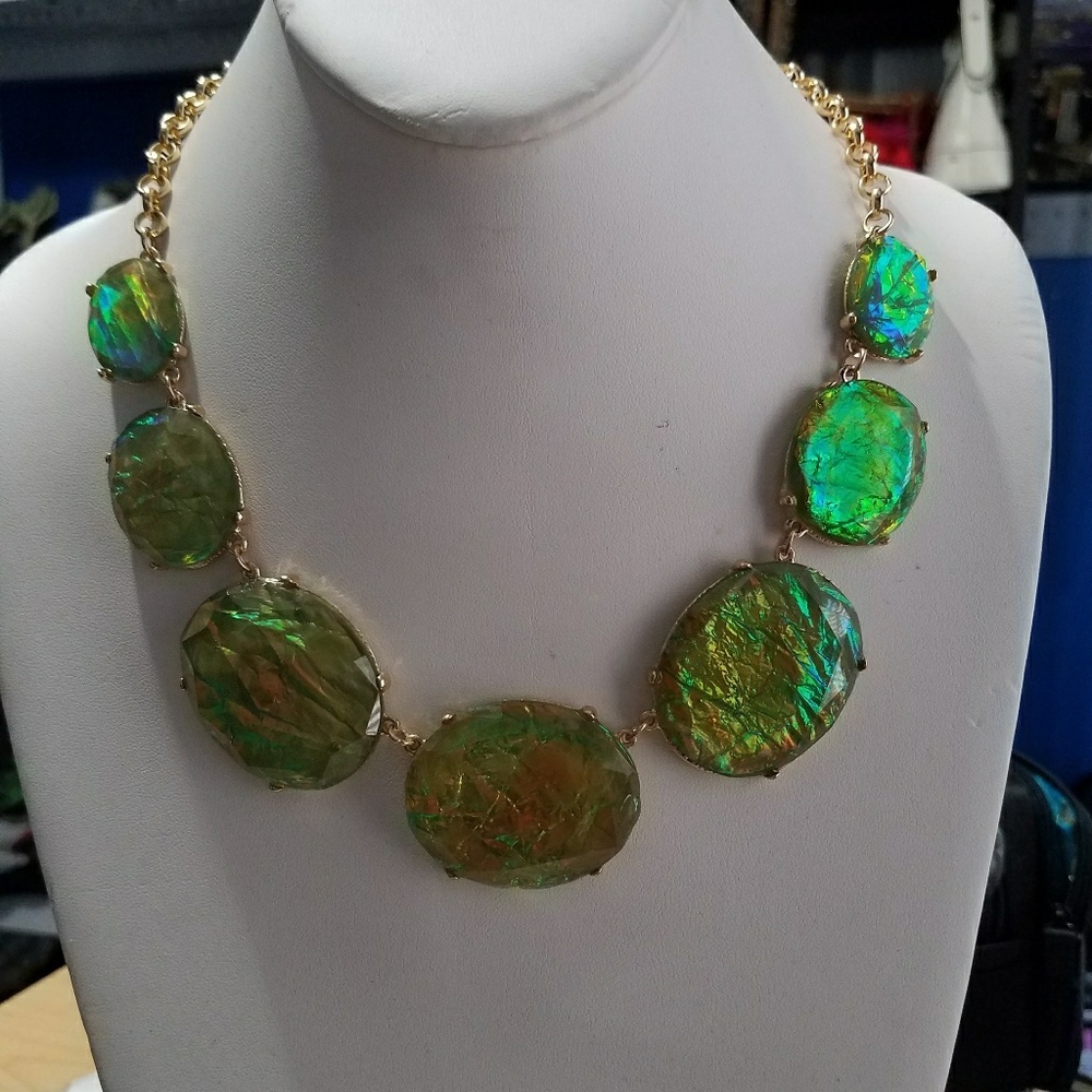 Green irredescent necklace