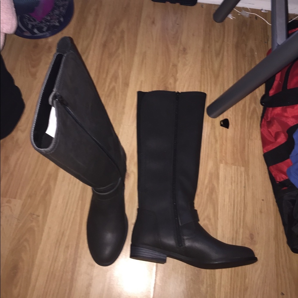 AMERICAN EAGLE OUTFITTERS black boots
