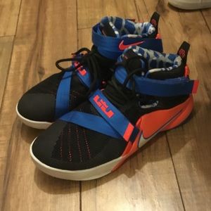 *GREAT CONDITION* Nike Lebron Soldier 9 shoes
