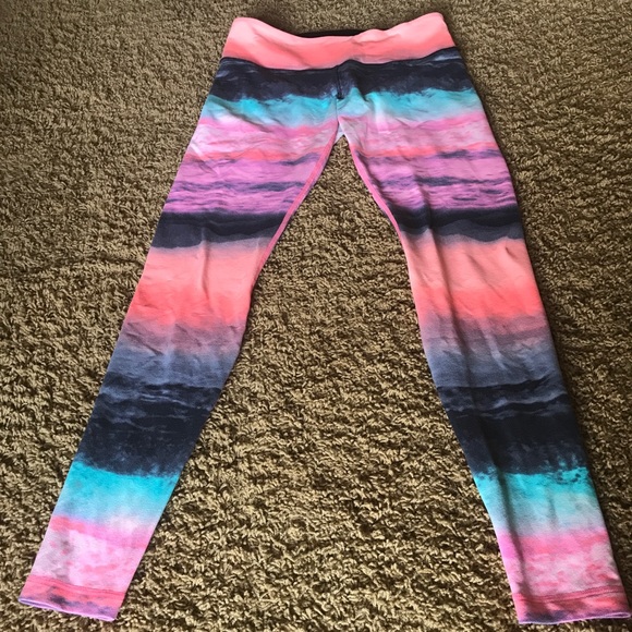 SOLD Lululemon Beachscape WU 8 - Picture 1 of 4