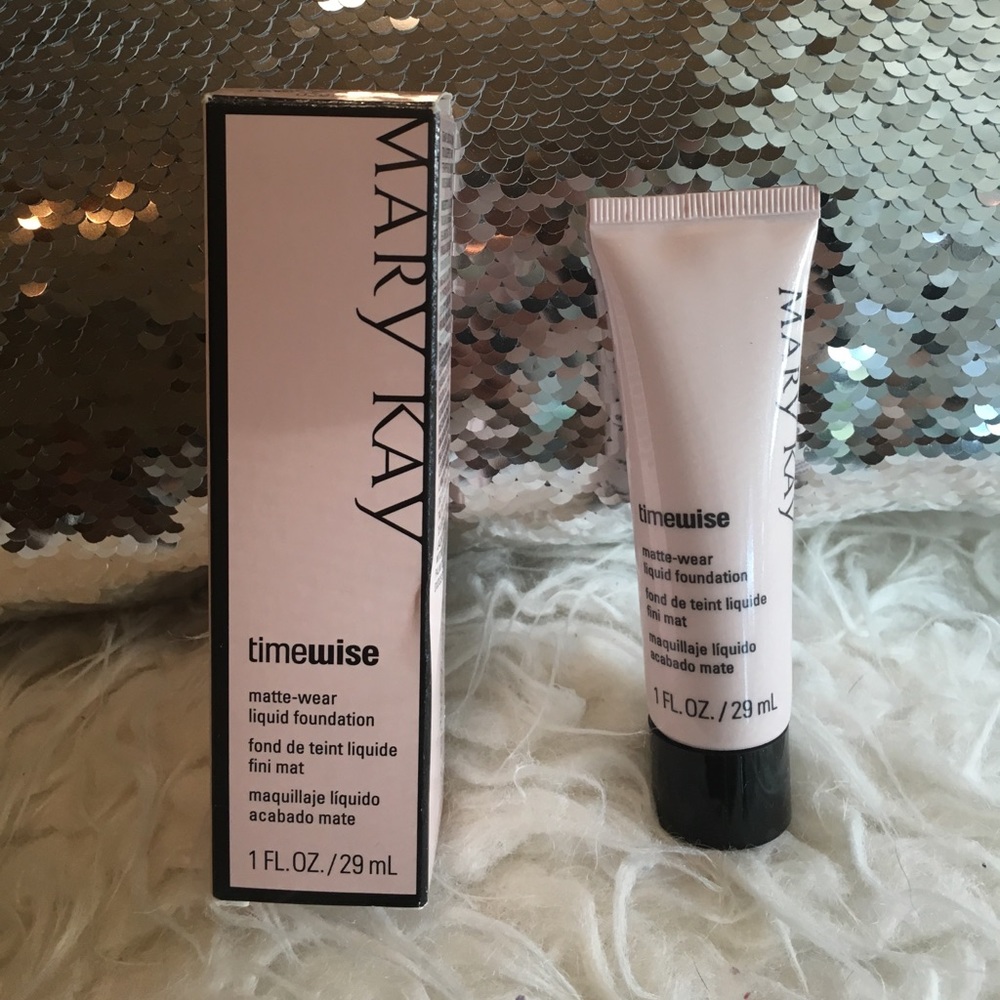 Mary Kay matte wear foundation Ivory 7