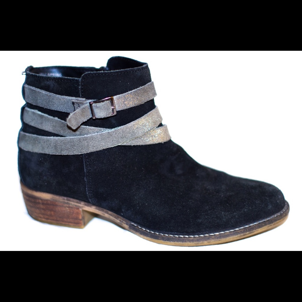 Black ankle boots w grey shimmery buckled straps!