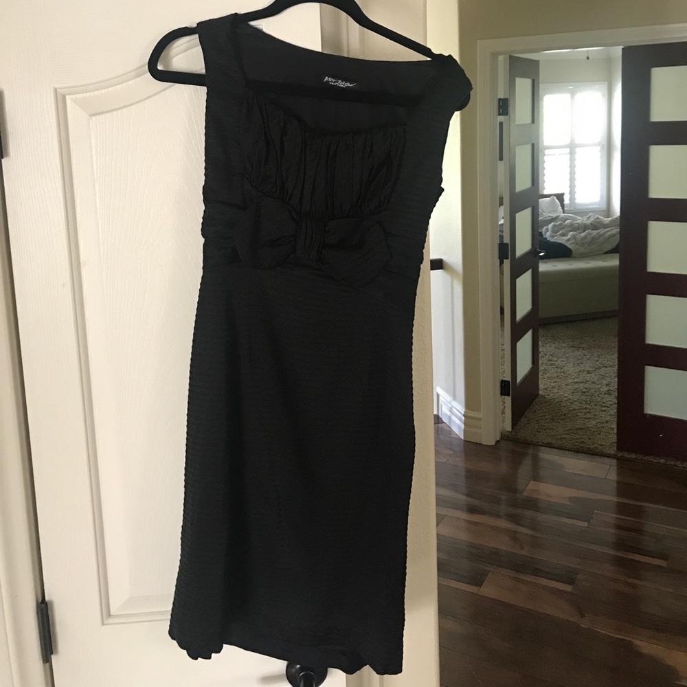 Fitted black dress