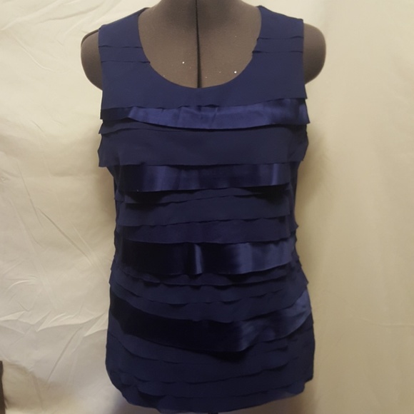 Tiered sleeveless top - Picture 1 of 4