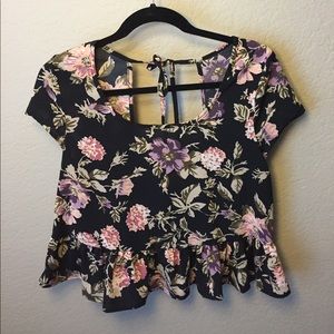 Floral shirt with ruffled bottom, keyhole back