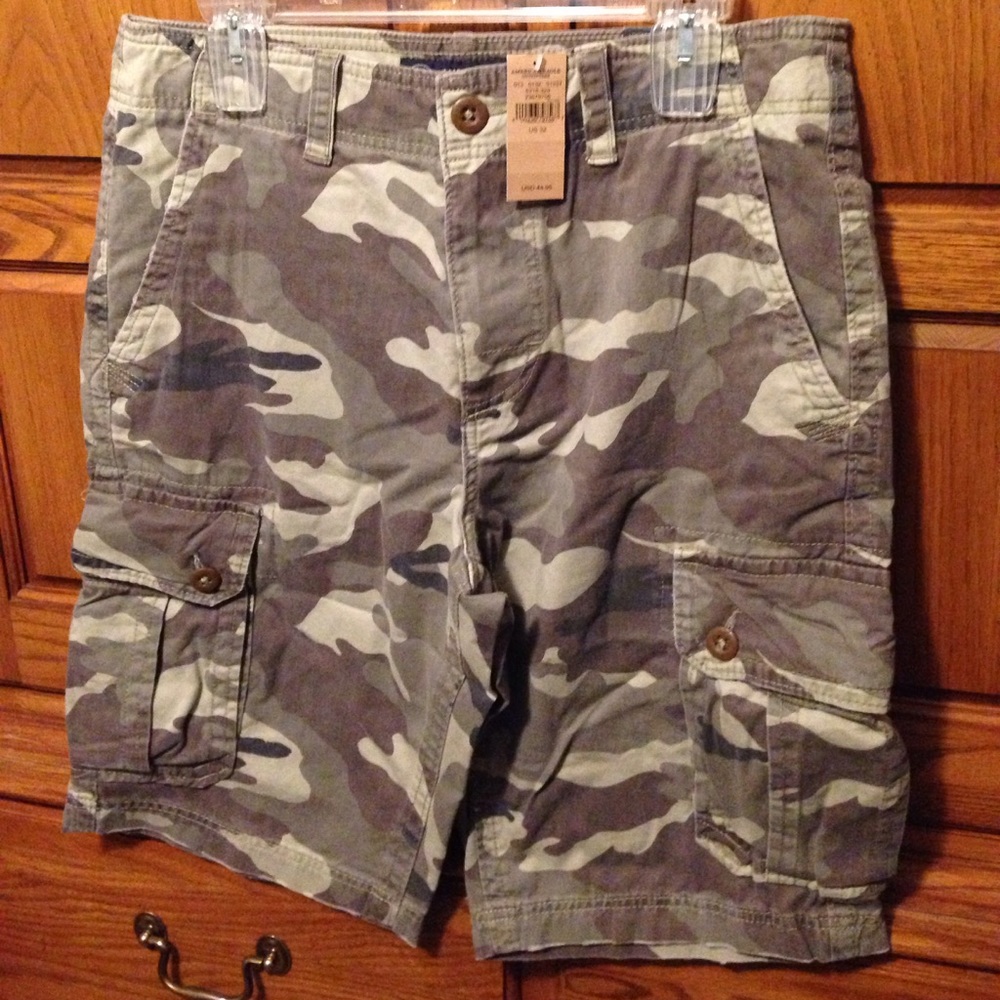 American Eagle Longer Length Camo Cargo Shorts 32