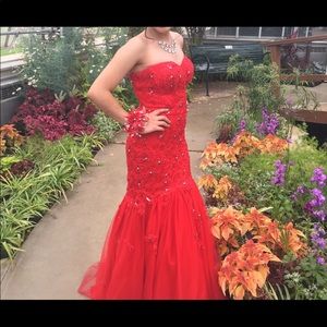 Gorgeous mermaid gown!