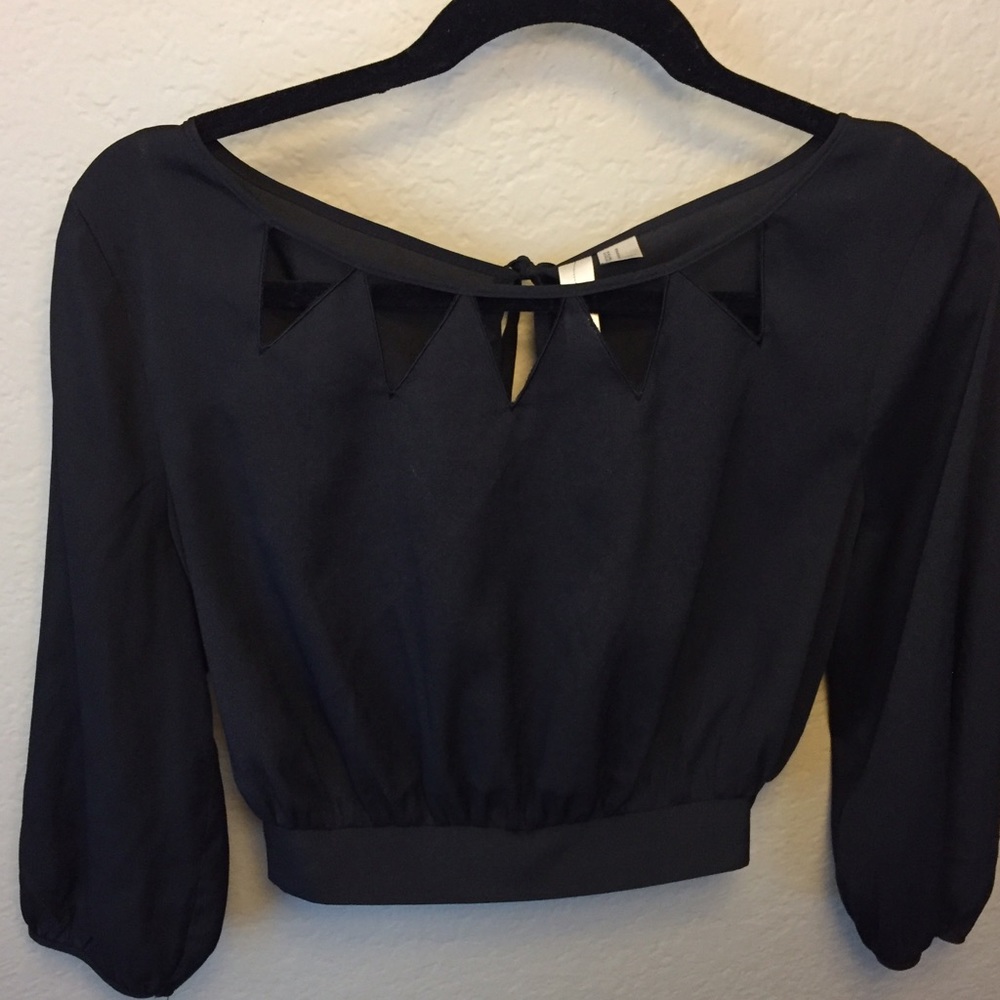 Black long sleeve crop top