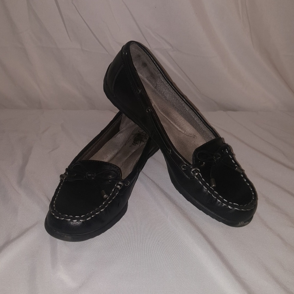 Comfortable black flats