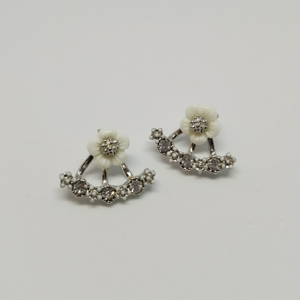 925 Sterling Silver Daisy Flower Earrings (Silver)