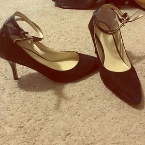 Cute small double strap heels!