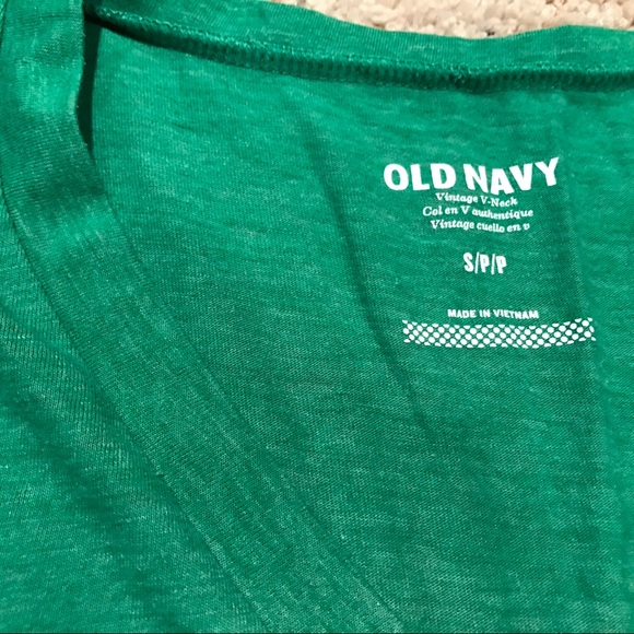 Worn once Old Navy green V-neck - Picture 2 of 2