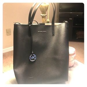😍 Large black MICHAEL KORS purse 😍