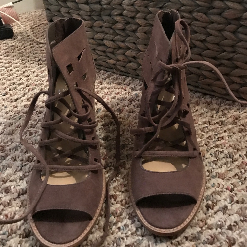 NEVER WORN Vince Camuto women's heels