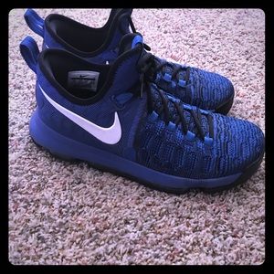 Kevin Durant BB Shoes. Boys size 8.5