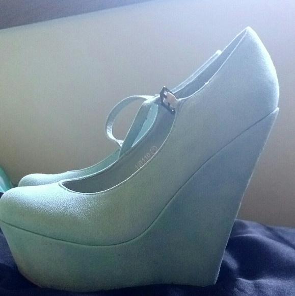 Mint off shoulder mine dress. - Picture 2 of 3