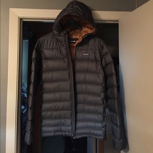 Men's medium Patagonia hooded jacket