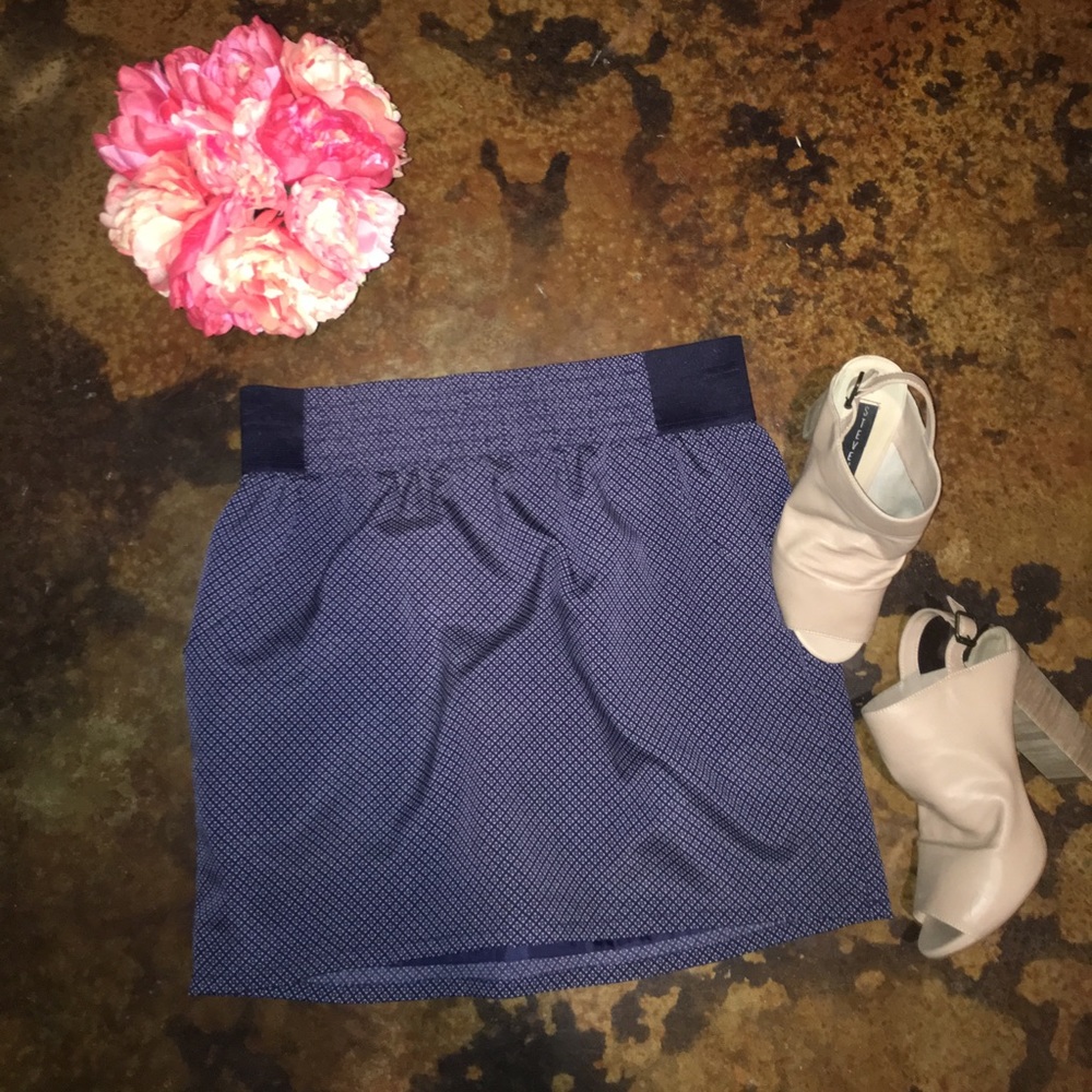 🛍 GAP elastic waistband skirt