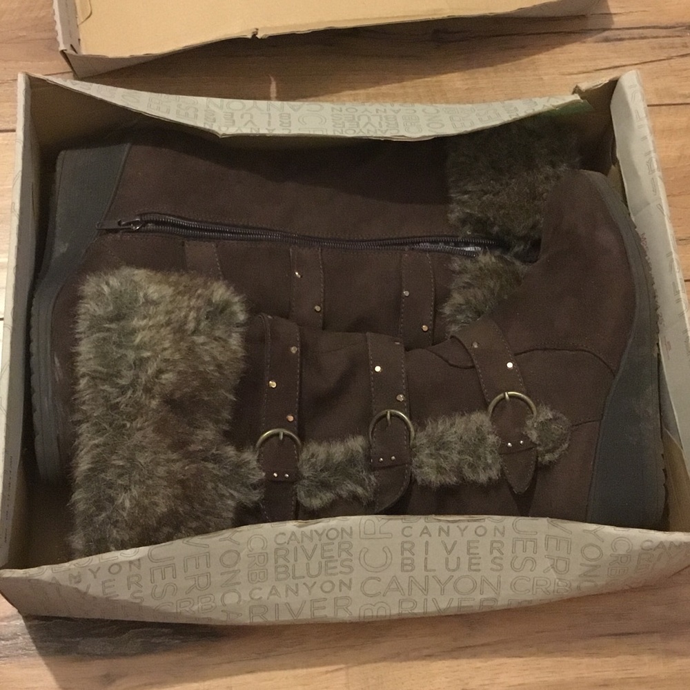 Girl Boots Size:4