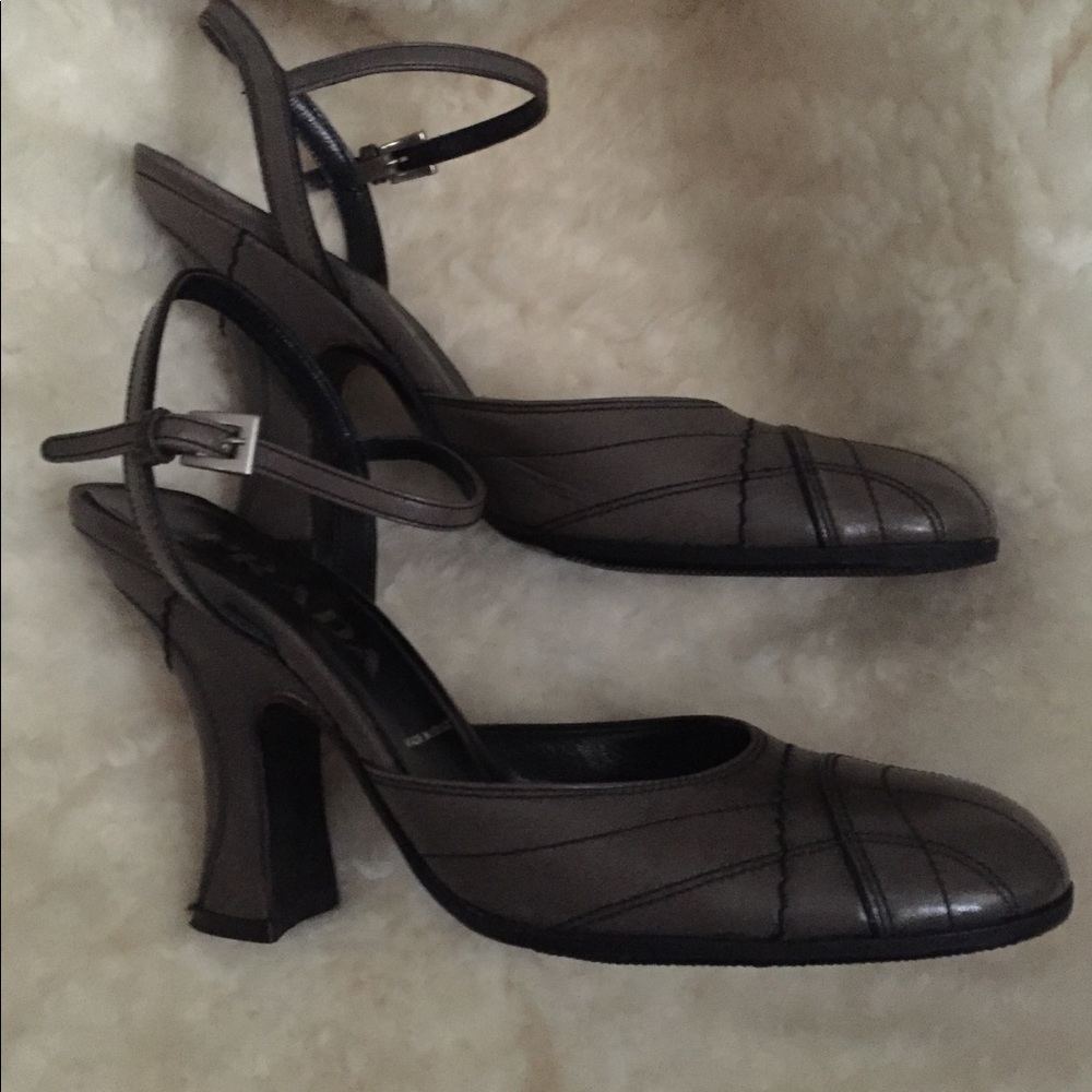 PRADA like new taupe gray leather slingback pump