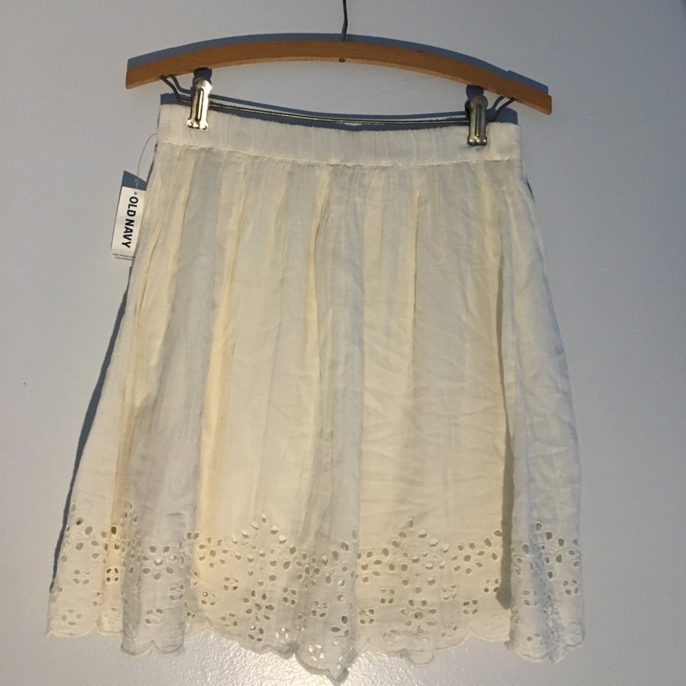White Old Navy skirt
