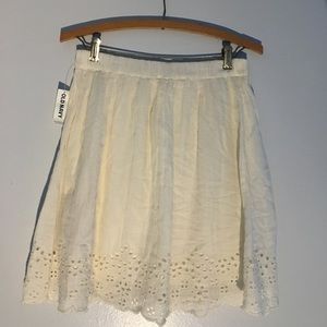 White Old Navy skirt