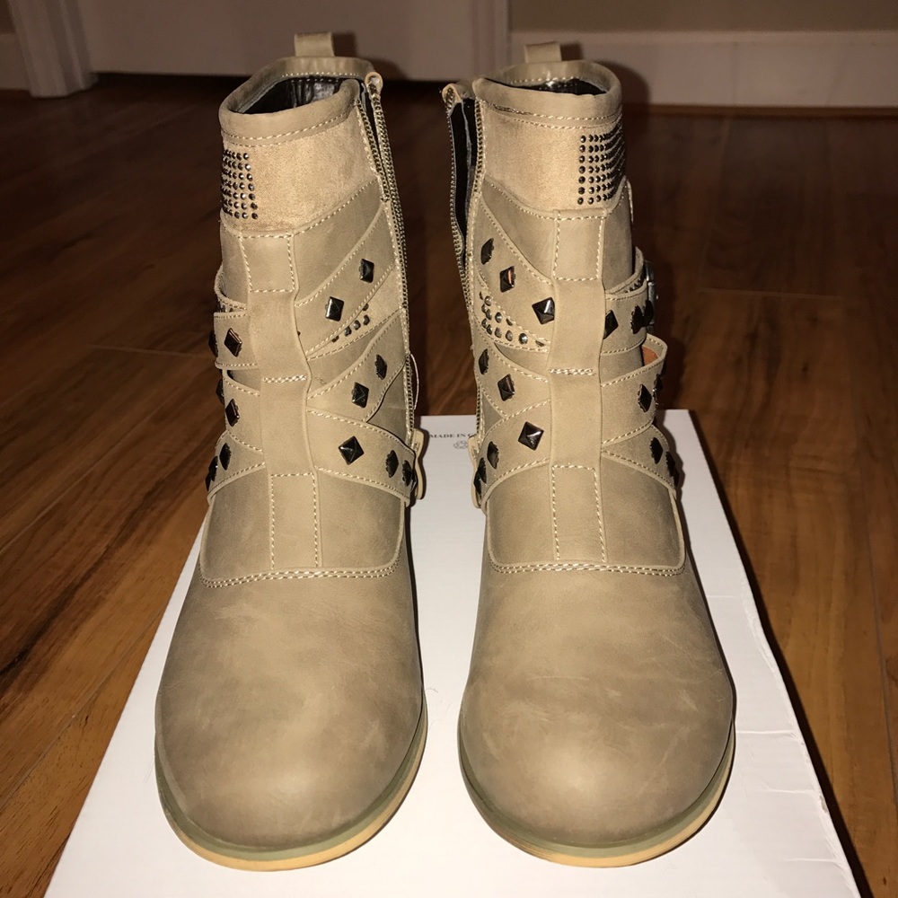 Never worn studded taupe ankle booties - Picture 4 of 8