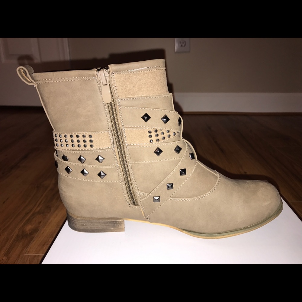 Never worn studded taupe ankle booties - Picture 3 of 8