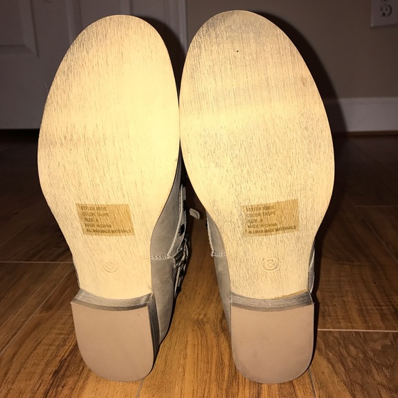 Never worn studded taupe ankle booties - Picture 5 of 8