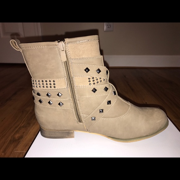 Never worn studded taupe ankle booties - Picture 3 of 8