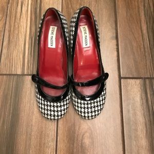 Steve Madden Houndstooth Kitten Heel