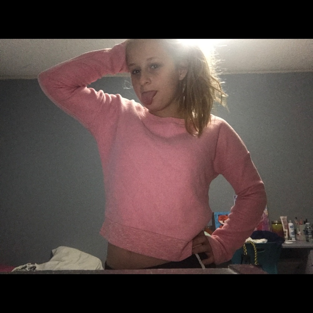 Live.love.dream crop top sweater!