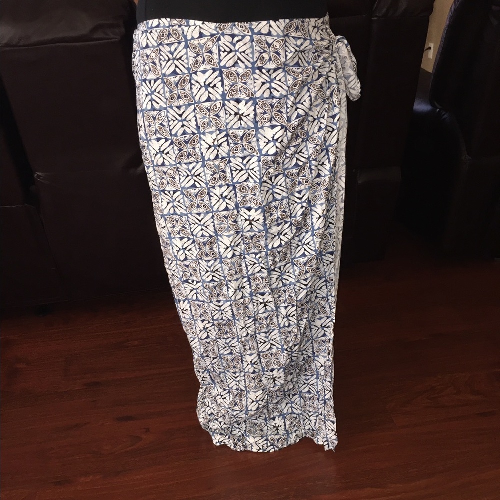 NEVER WORN Hawaiian skirt.