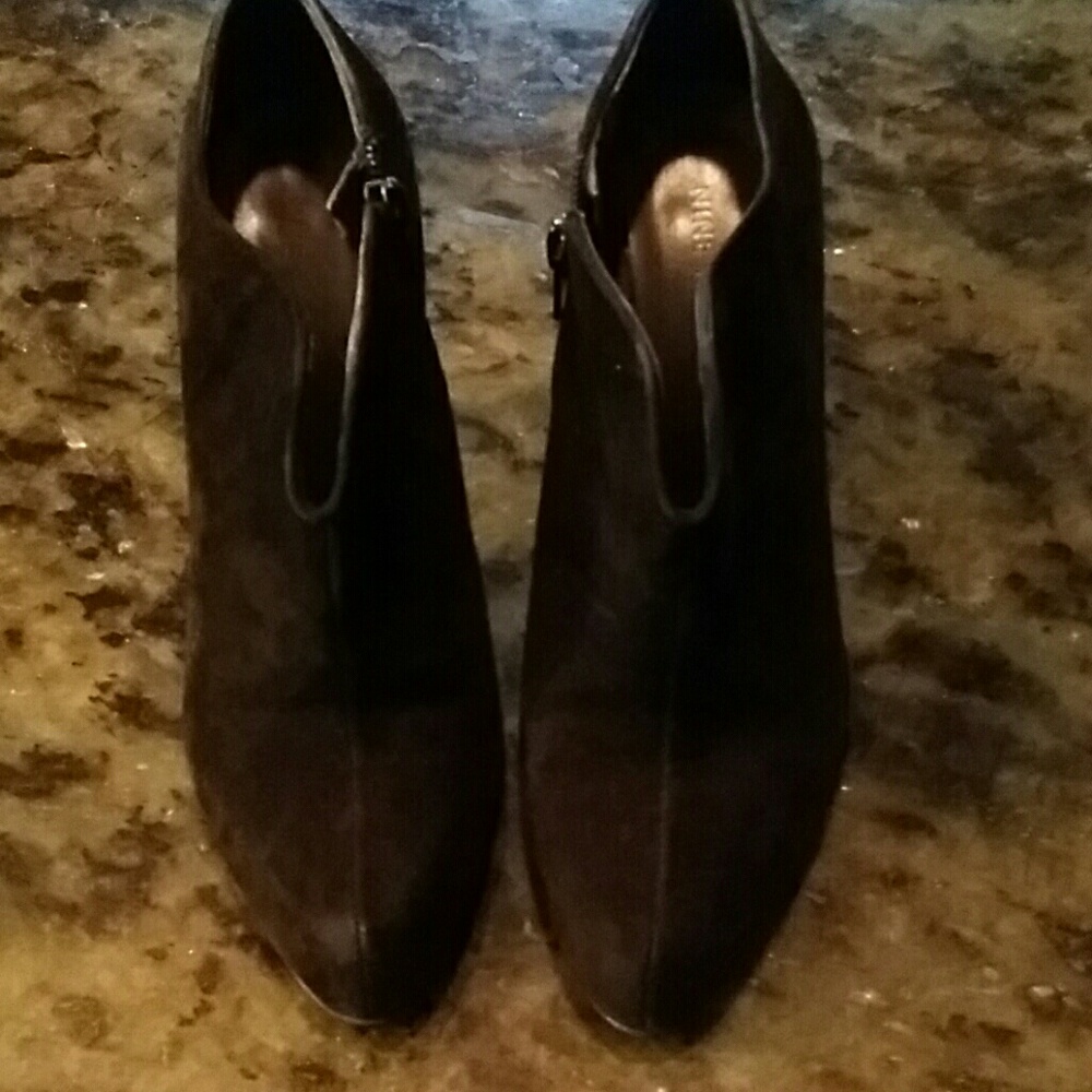 Nine West 7 M Black Suede Booties - Picture 2 of 4