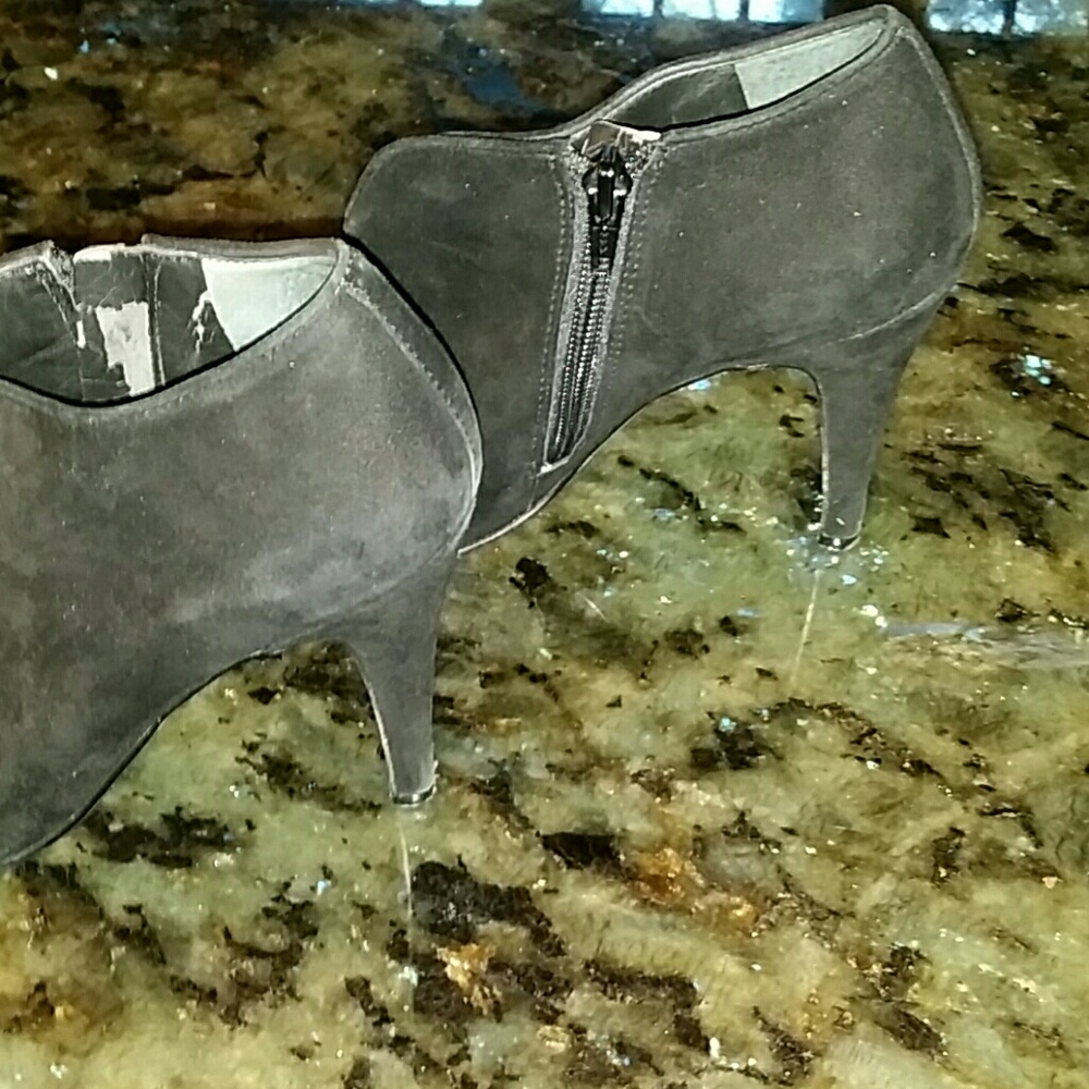 Nine West 7 M Black Suede Booties - Picture 3 of 4