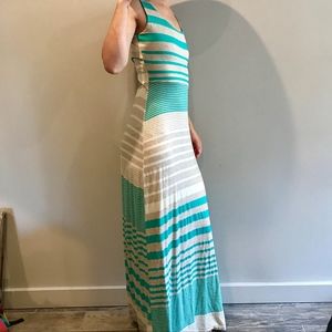 Maxi summer dress w/ creative open back