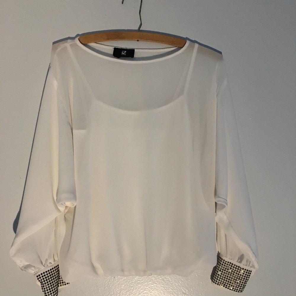 White blouse with stud sleeves