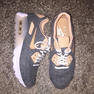 NEW!!! Air Max 90 Ultra Premium Wool Grey (Sz 6)
