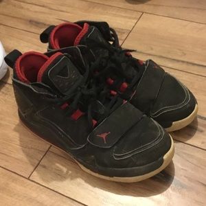 JORDAN SHOES BOYS SIZE: 4.5