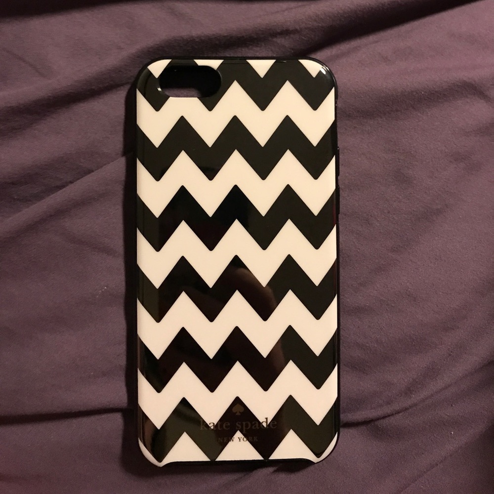 ❌SOLD❌ Kate Spade Chevron Case (iPhone 6/6s)