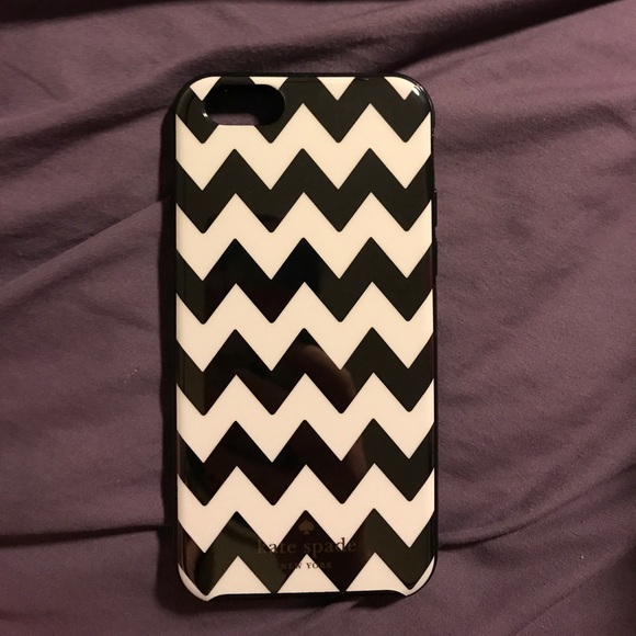❌SOLD❌ Kate Spade Chevron Case (iPhone 6/6s) - Picture 1 of 3