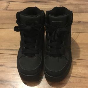 *GREAT CONDITION* OSIRIS BOYS SHOES SIZE: 5