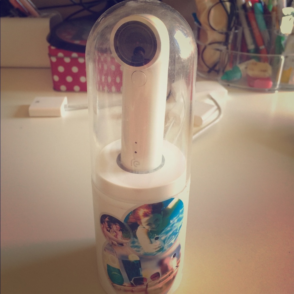HTC RE selfie camera