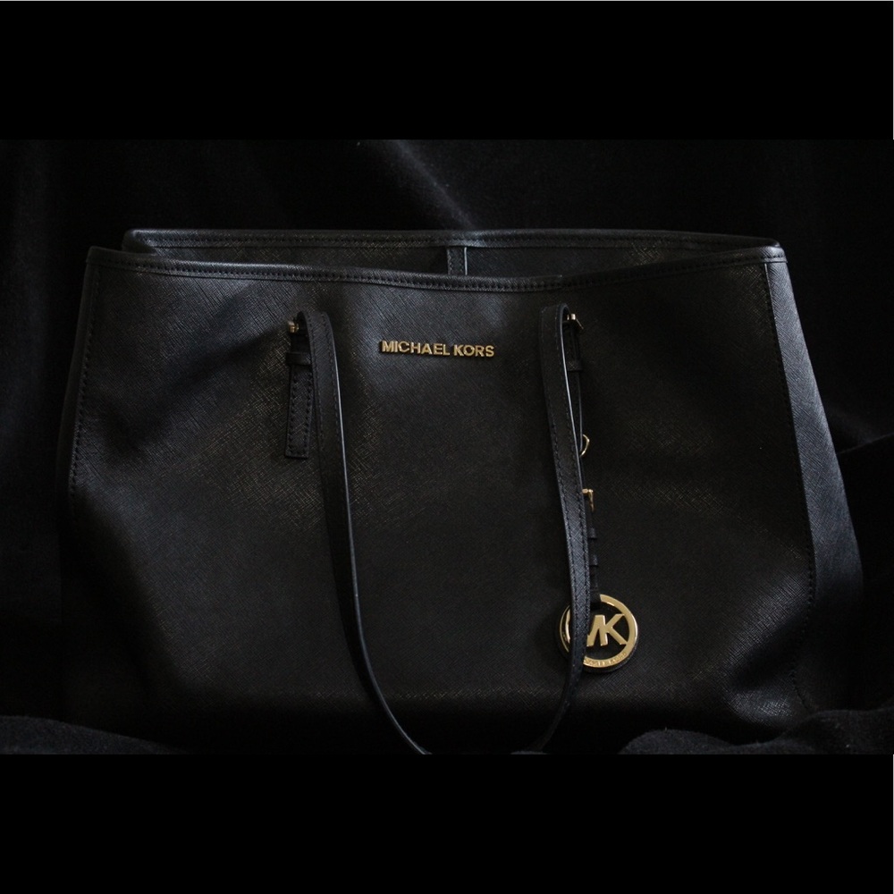 Black Michael Kors Jet Set Travel Medium Saffiano
