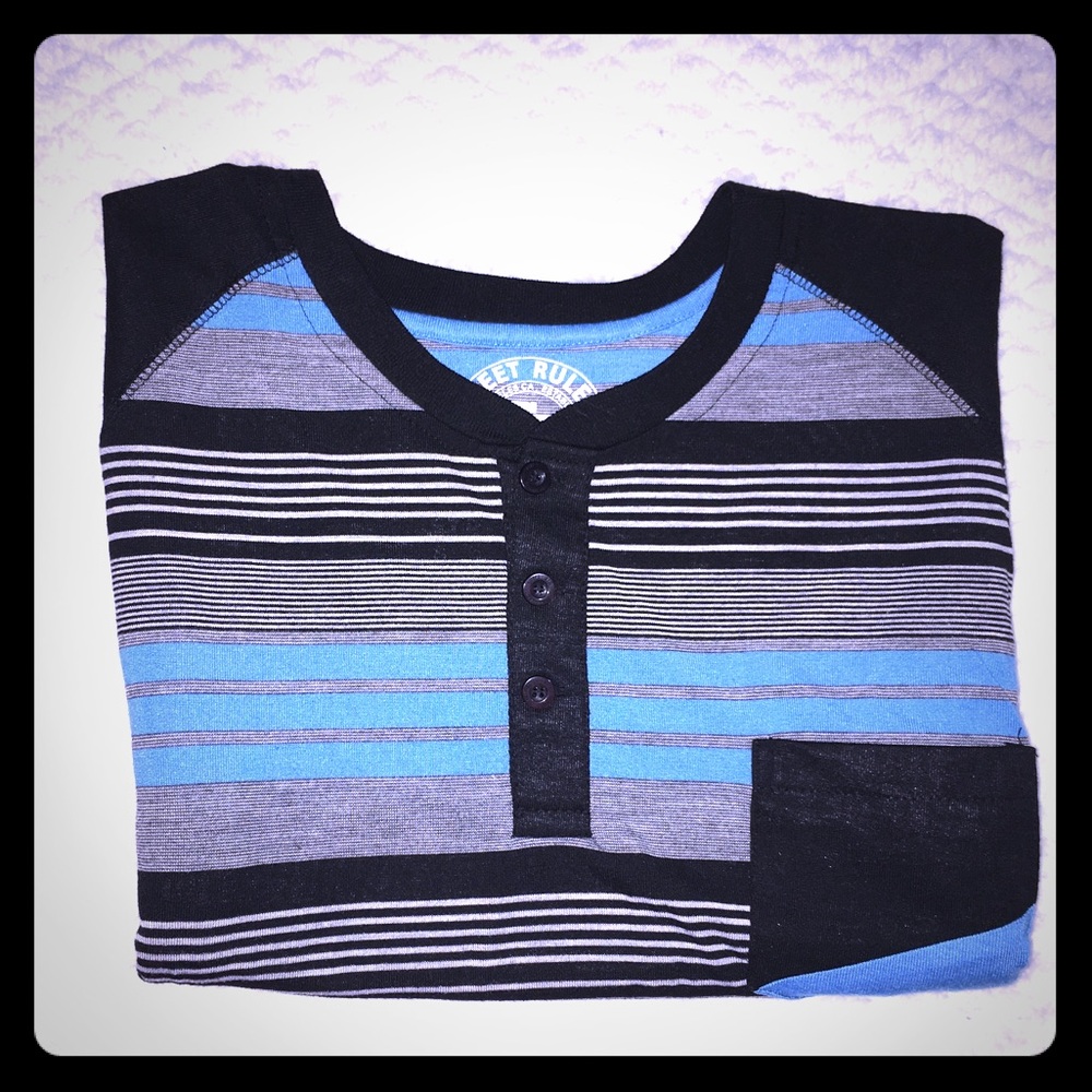 ✨NWOT V-NECK T-SHIRT✨