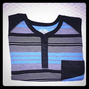 ✨NWOT V-NECK T-SHIRT✨