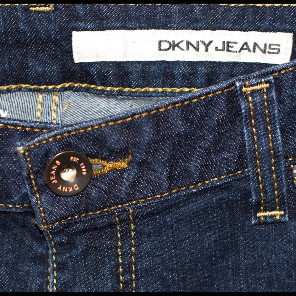 DKNY Soho regular cut dark wash jeans! Size 16